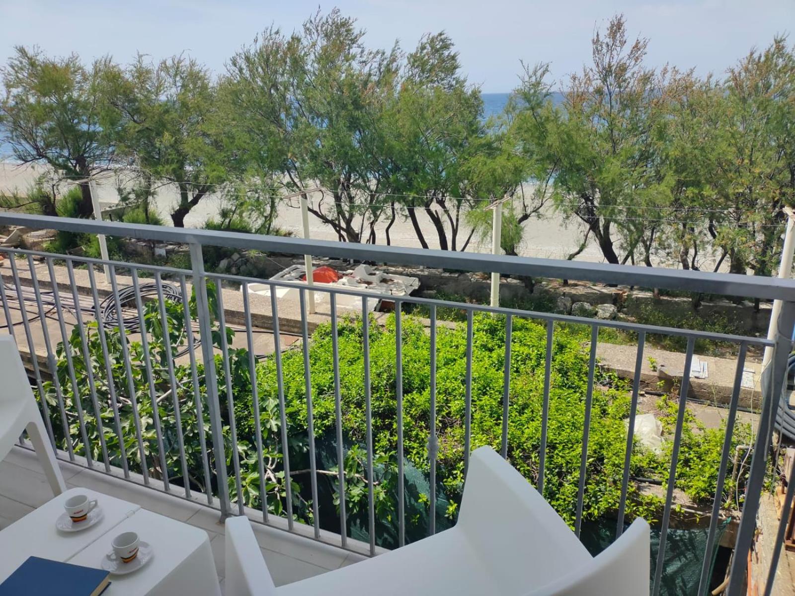 Comfort In Riva Al Mare Belmonte Calabro Exterior foto
