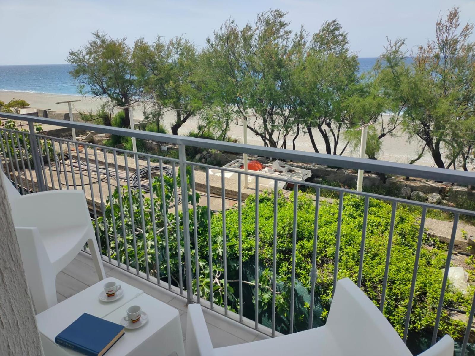 Comfort In Riva Al Mare Belmonte Calabro Exterior foto